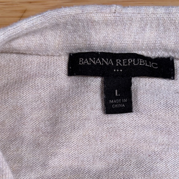 Banana Republic Cream V-Neck Sweater - Picture 2 of 7